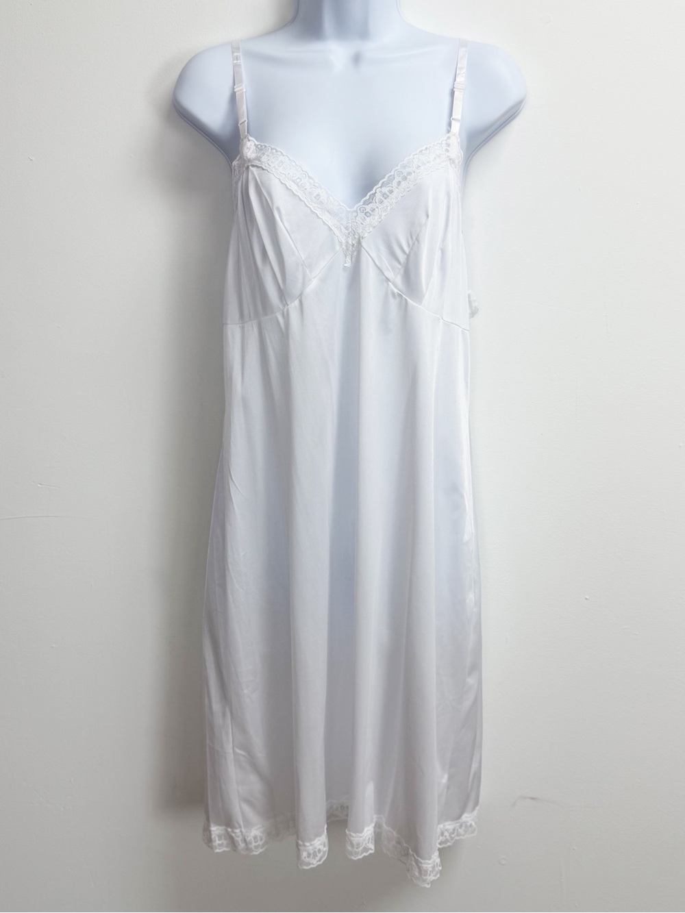 Vanity Fair Slip Womens Large White Lace Trim Everday Layers Sleeveless NWOT NEW
